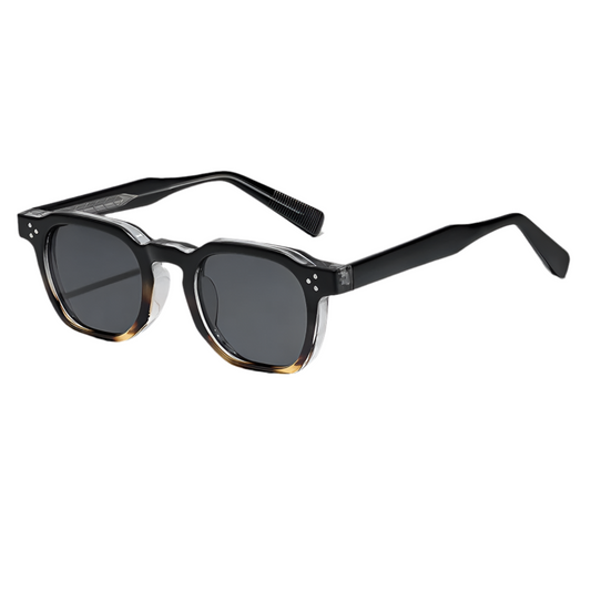 Élevez votre style avec nos lunettes de soleil de luxe, un accessoire incontournable pour les aventuriers modernes. Conçues pour les hommes et les femmes qui osent se démarquer, ces lunettes de soleil au petit cadre carré allient élégance et audace.