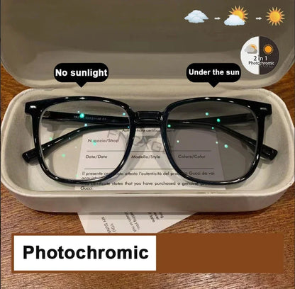 Plus besoin d'enlever ses lunettes en intérieur ou quand le soleil disparaît ! Grâce à leurs verres intelligents, elles s'adaptent automatiquement à la luminosité, s'assombrissant sous le soleil et s'éclaircissant à l'ombre.